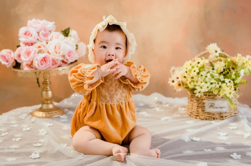 明港宝宝揉眼睛揉鼻子